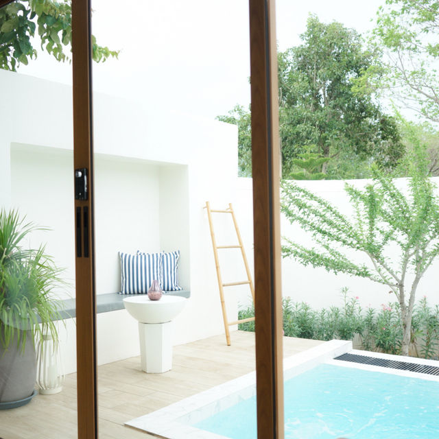พักผ่อนแบบ Exclusive pool villa เกาะล้าน