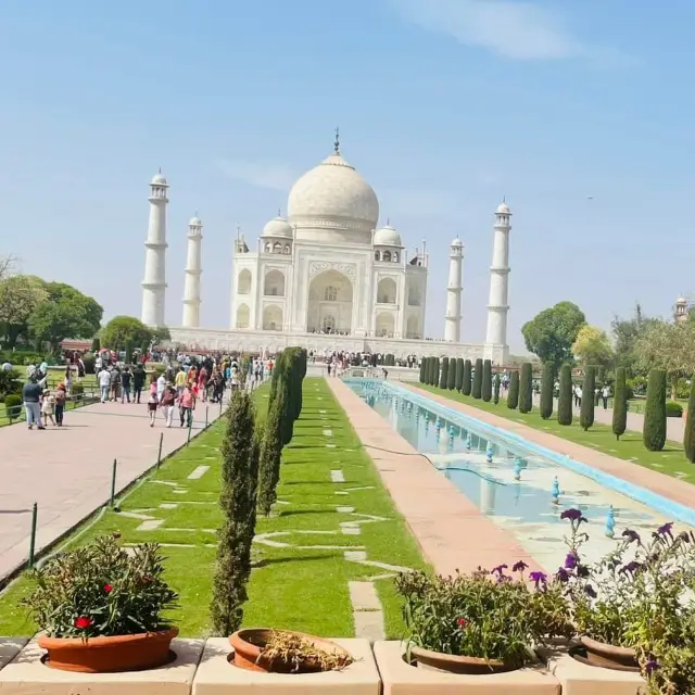 Taj Mahal: A Symphony of Love and Beauty