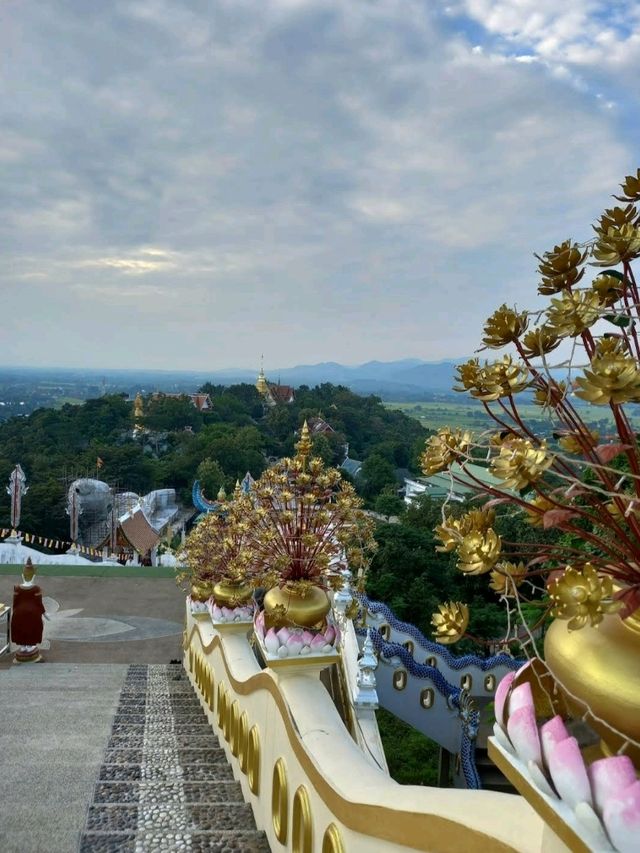 ไหว้พระธาตุดอยสะเก็ด เช็คอินสกายวอล์ค