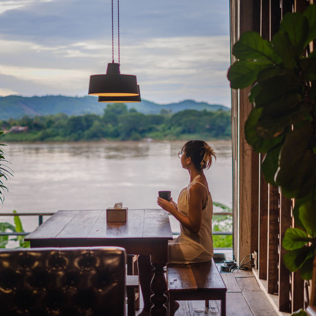 แช่อ่างชมวิวแม่น้ำโขงในที่พักเชียงคาน สุเนต์ตา 