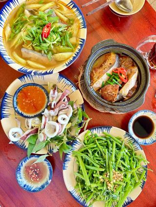 A delicious lunch at Tieu Mach Home