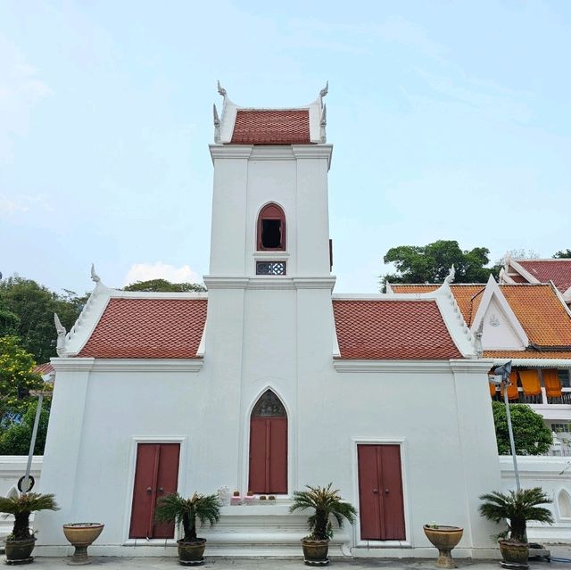 วัดปทุมวนารามราชวรวิหาร วัดกลางใจเมือง