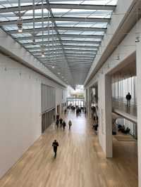 Explore the Art Institute of Chicago 