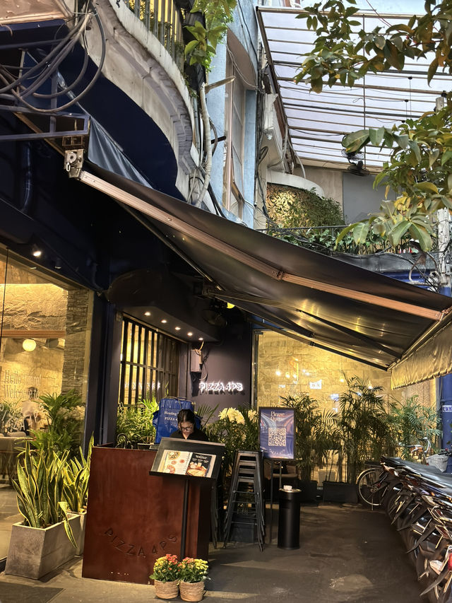 ร้านพิซซ่าชื่อดังโฮจิมินห์ Pizza 4P’s