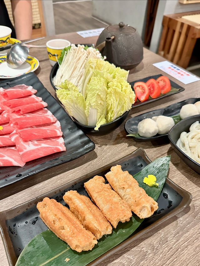 玩完「小格格」變身，再嘆中國風火鍋