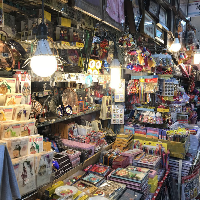 Discover the Heart of Seoul: Shopping at Namdaemun Market 🇰🇷