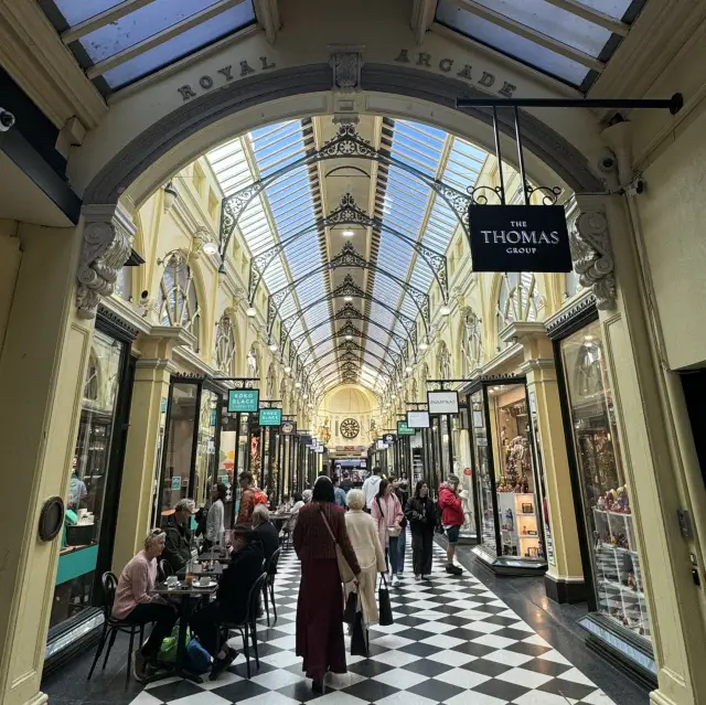 皇家拱廊：墨爾本的歷史購物天堂 🛍️🏛️
