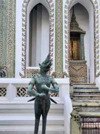 กราบพระแก้วมรกตที่วัดพระแก้ว