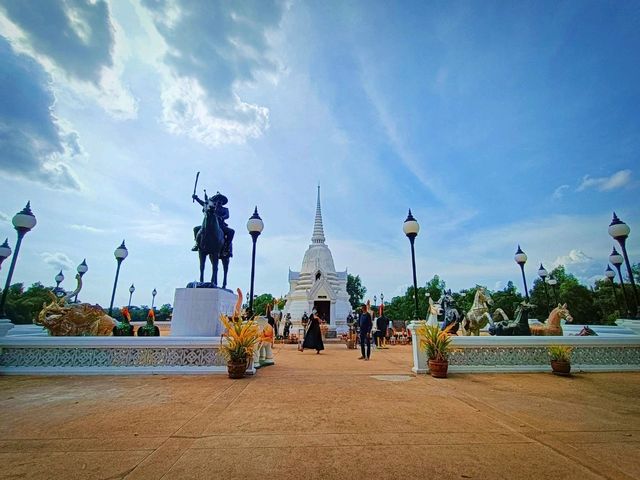สถูปพระเจ้าตากสิน จ.ฉะเชิงเทรา