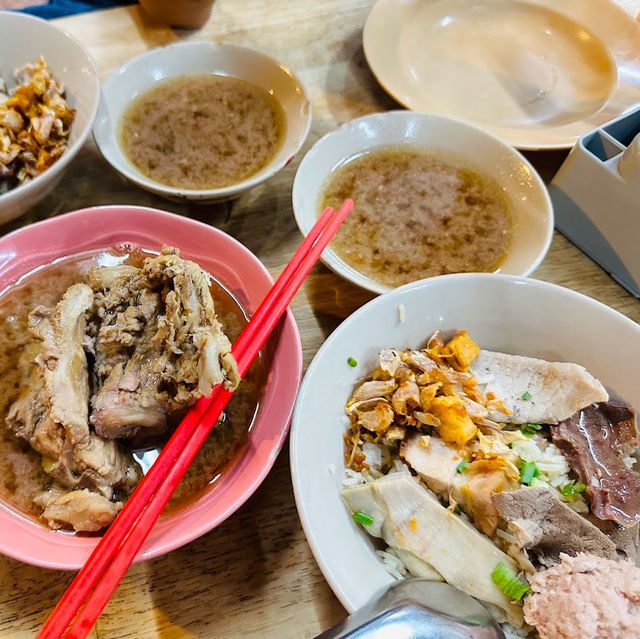 ”โกเบ๊นซ์ข้าวต้มแห้งภูเก็ต“ ร้านอร่อยระดับมิชลิน