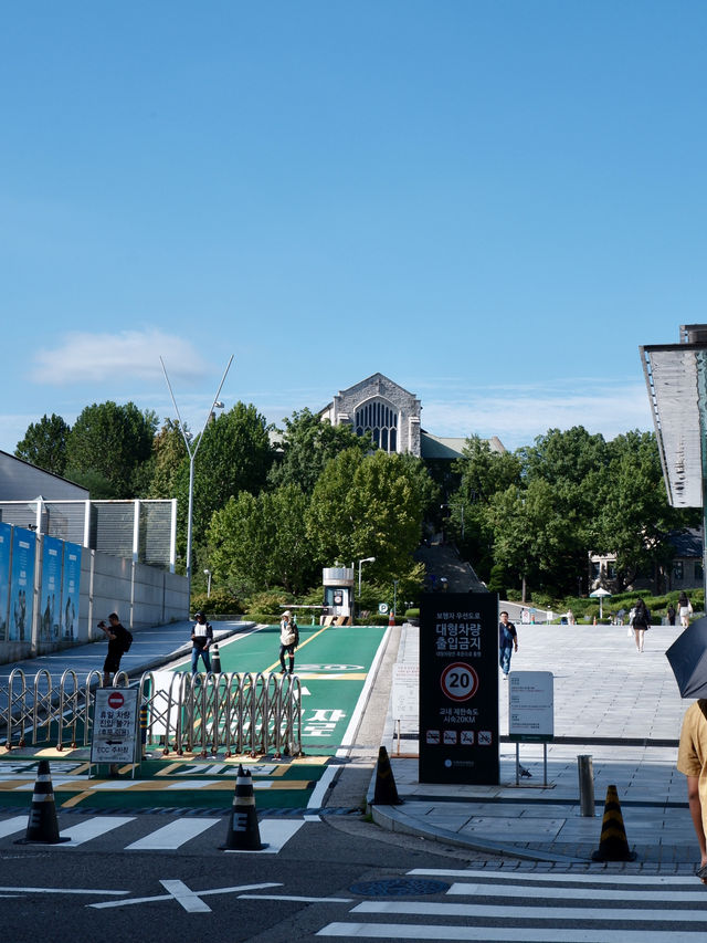 EHWA UNIVERSITY | A SCENIC CAMPUS FILLED WITH TRADITION AND MODERNITY