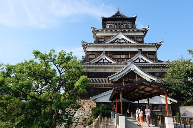 Hiroshima : เยี่ยมชม Hiroshima Castle