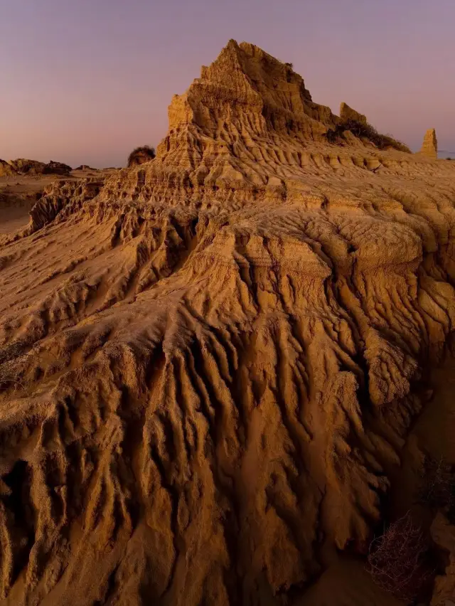 Unearthing Ancient Wonders: Exploring Mungo National Park 