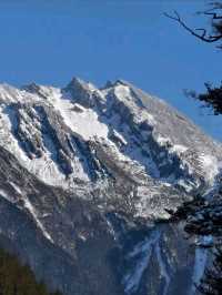 四川峨眉山‐看看波瀾壯闊的雲海及巍峨的山脈，絕對是打卡勝地📷🥹 實在是太美了！🤩