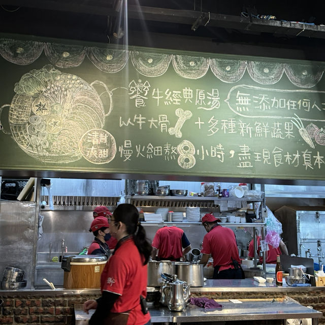 原鄉牧養，台灣牛新鮮直送🐮總是人潮滿滿的好吃的饗牛火鍋🍲