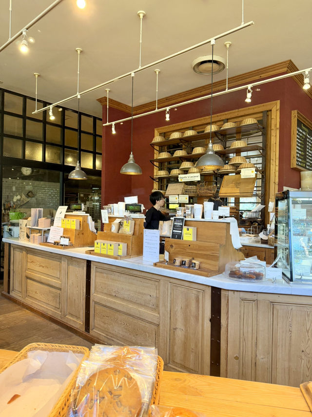 Cozy Vibes at Le Pain Quotidien in Shiba Park
