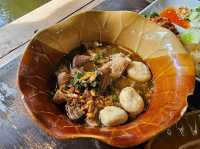 เรือมอญ ริมสวน