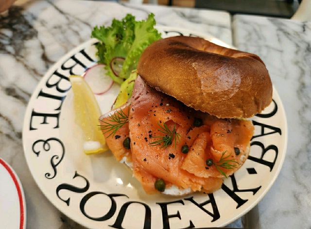 CHOW breakfast & brunch (HDY)