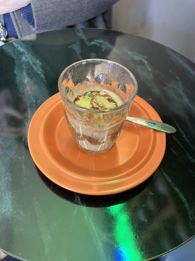 이태원의 자그마한 에스프레소바, 오덕새