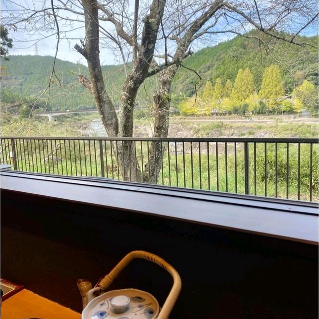 和モダン空間で贅沢な料理を堪能できるお食事処