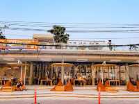เป็นทั้ง คาเฟ่ และร้านอาหาร บางแสนที่นั่งชิลมาก