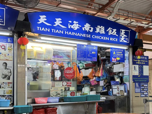 ‘Tian Tian Chicken Rice’ Famous Hainanese chicken rice restaurant in Singapore.✨