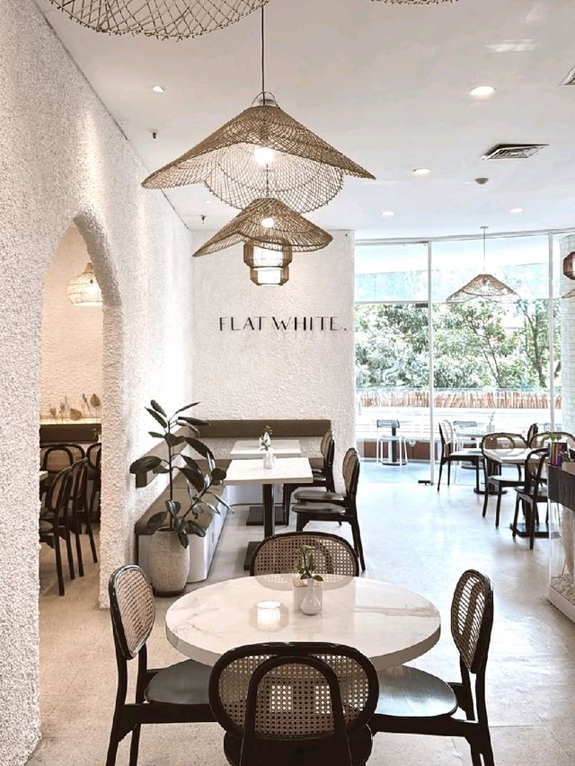 FLAT WHITE