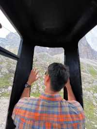 กระเช้าลับในเทือกเขา Dolomite Italy 