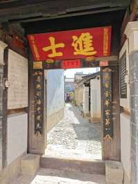 Stroll around beautiful Jianchuan Ancient Town