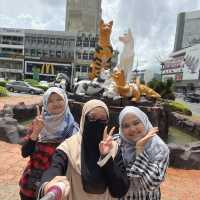 Play tourist in Sarawak! 