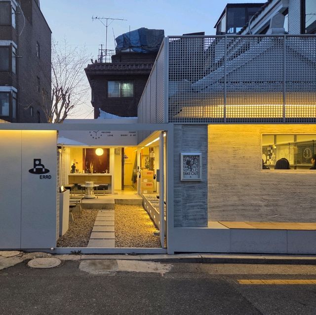 감성 넘치는 가게가 많은 골목 데이트 '용리단길'