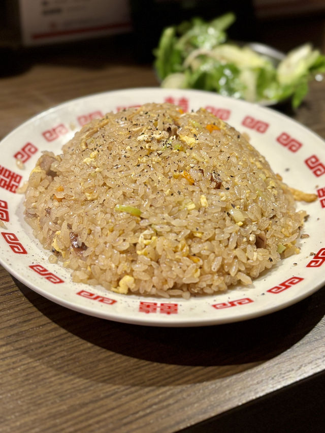 【大阪・日本橋】個性豊かな中華料理が深夜まで楽しめる「スタンド 健康優良不良酒場」