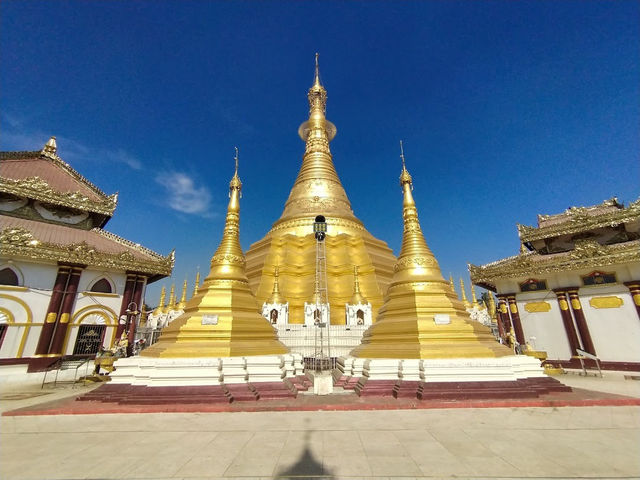 🌏 Myawaddy Mischief: Border Bazaars, Boat Rides & the Best Noodles You’ll Ever Cry Over