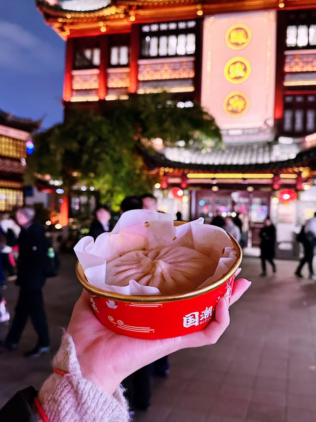 🏮 When Lanterns Glow: The Untold Magic of Yu Garden at Night