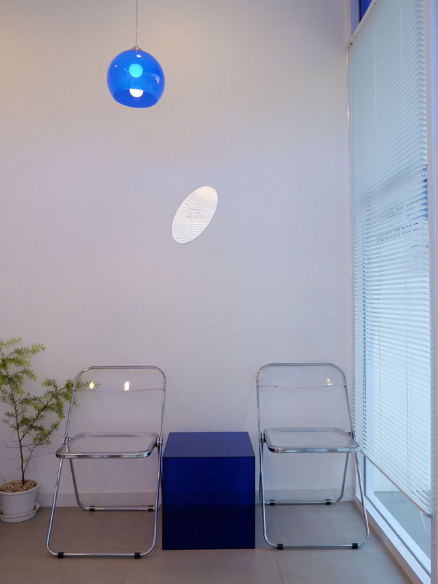 𝙃𝙚𝙡𝙡𝙤.𝙘𝙖𝙠𝙚&𝙘𝙤𝙛𝙛𝙚𝙚 คาเฟ่สีน้ำเงินขาว