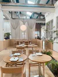 Romantic dinner at Peninsula House
