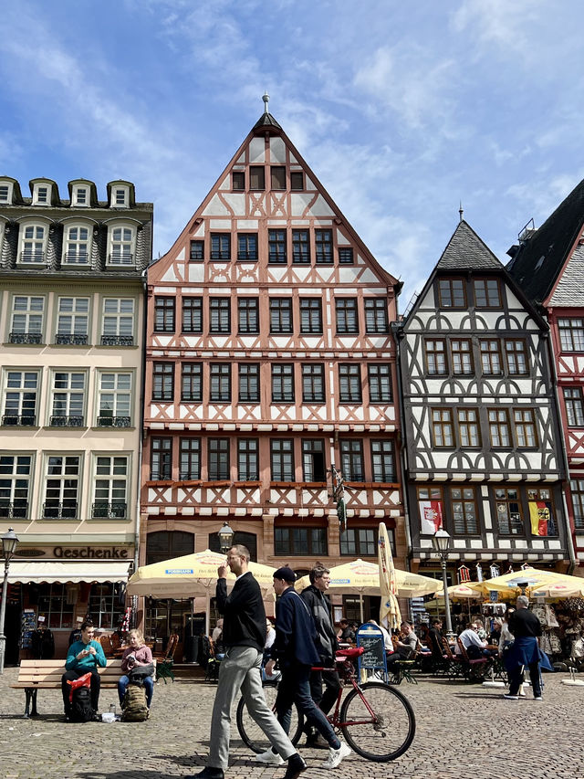 A Solo Day in Frankfurt – History, High-Rises & Schnitzel!
