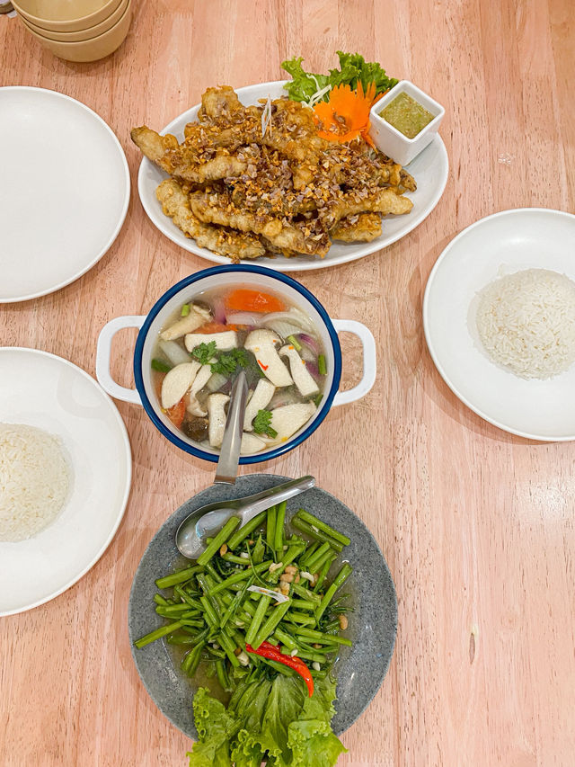 Delicious seafood feast in Hatyai 