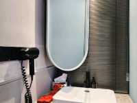 “Urban Pulse: B Hotel’s Chic Stay in the Heart of Petaling Street”