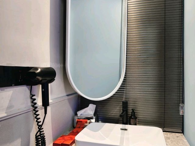 “Urban Pulse: B Hotel’s Chic Stay in the Heart of Petaling Street”