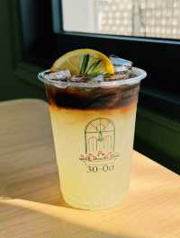 30 October Coffee & Bar : คาเฟ่สไตล์ยุโรป