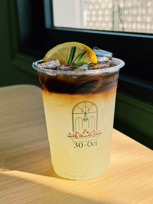 30 October Coffee & Bar : คาเฟ่สไตล์ยุโรป