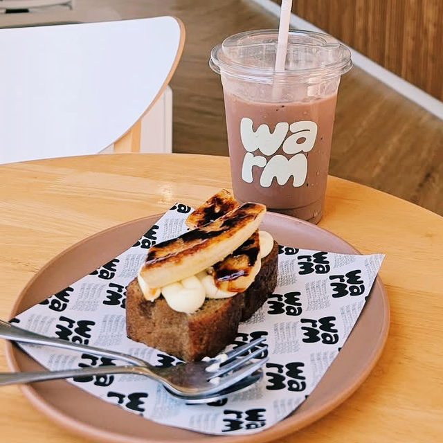Warm.bkk : คาเฟ่สไตล์มินิมอลอบอุ่น