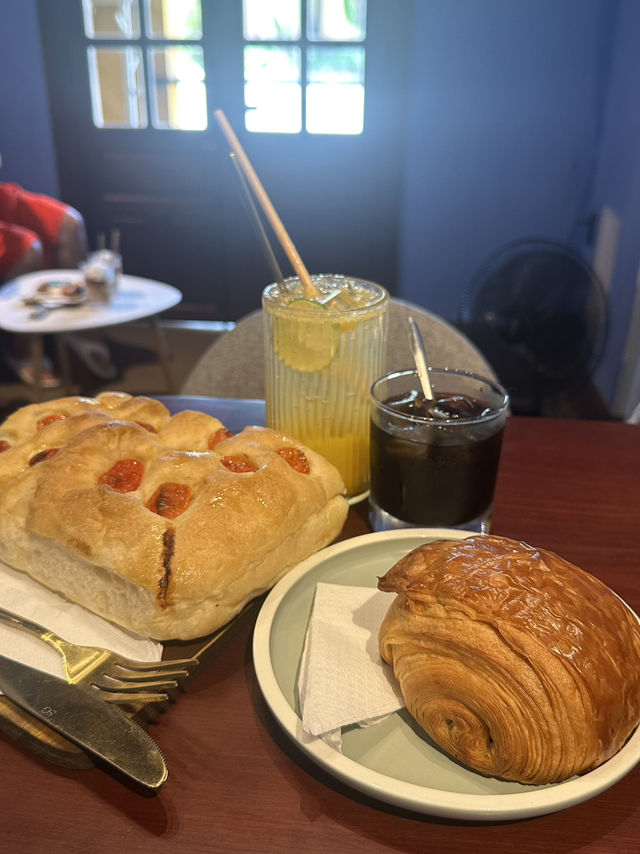 Include Insta Worthy Cafes in Hoi An!