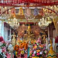สักการะพระรามัญทรงเครื่องที่วัดโบสถ์