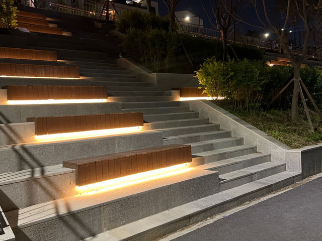 도서관에서 양식을 쌓고 냇물을보며 산책, 이런 여행어떤가요