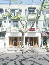 จิบเครื่องดื่มเย็นๆที่ Goodbai Cafe