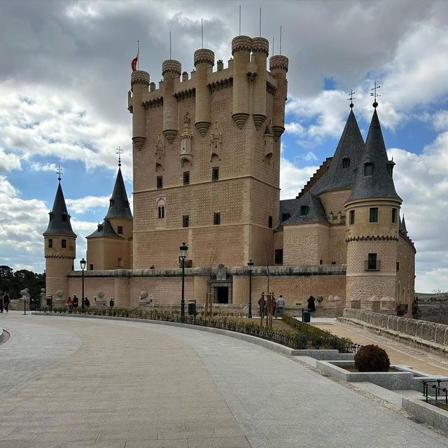 🏰✨ Alcázar of Segovia: A Fairytale Castle Straight from a Storybook