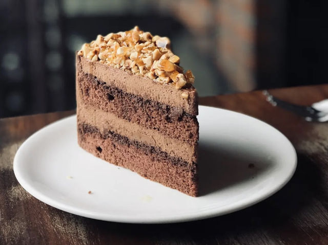 Full bodied coffee with alcoholic cake