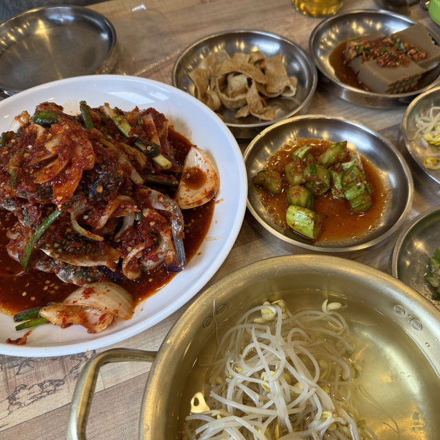 수원에서만 먹을 수 있는 매운 꽃게무침, 짱돌네!